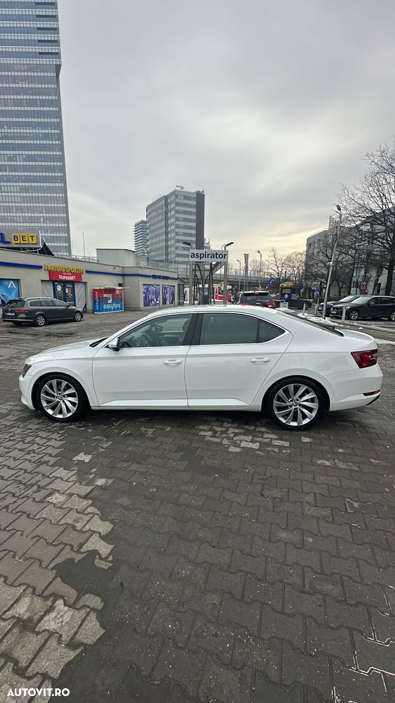 Skoda Superb 2.0 TDI Premium Edition - 2