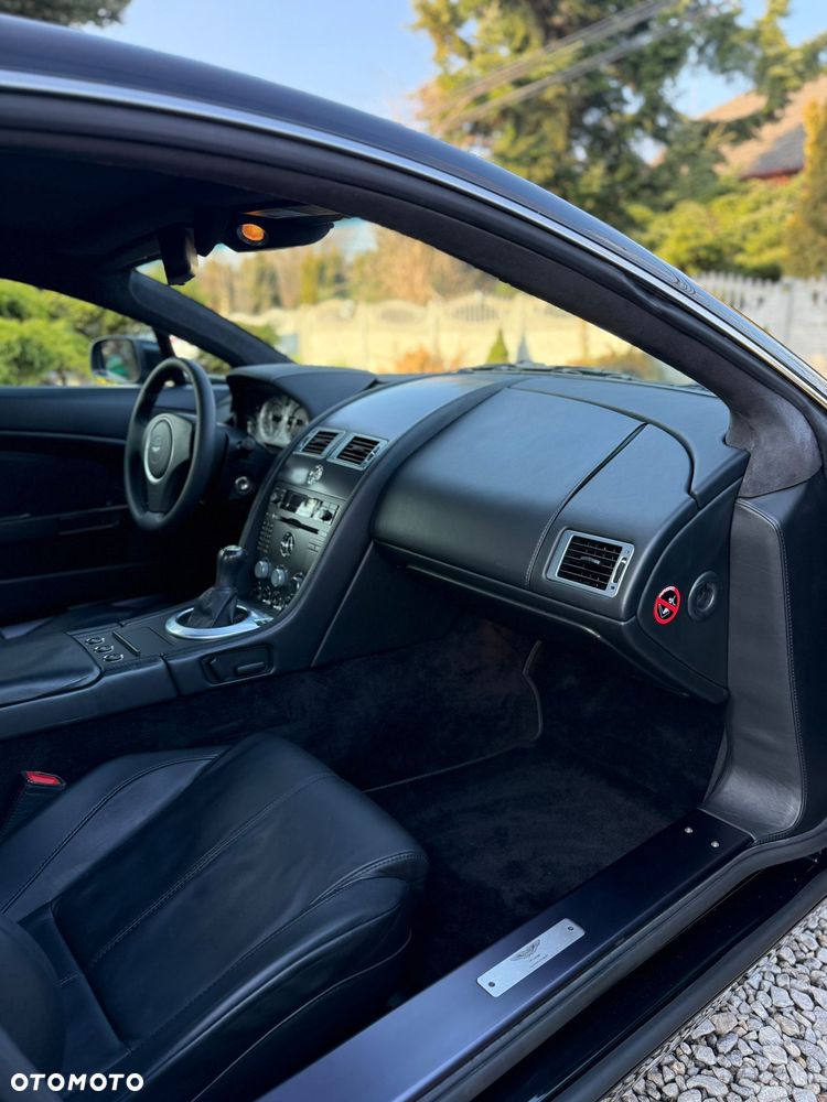 Aston Martin V8 Vantage - 17