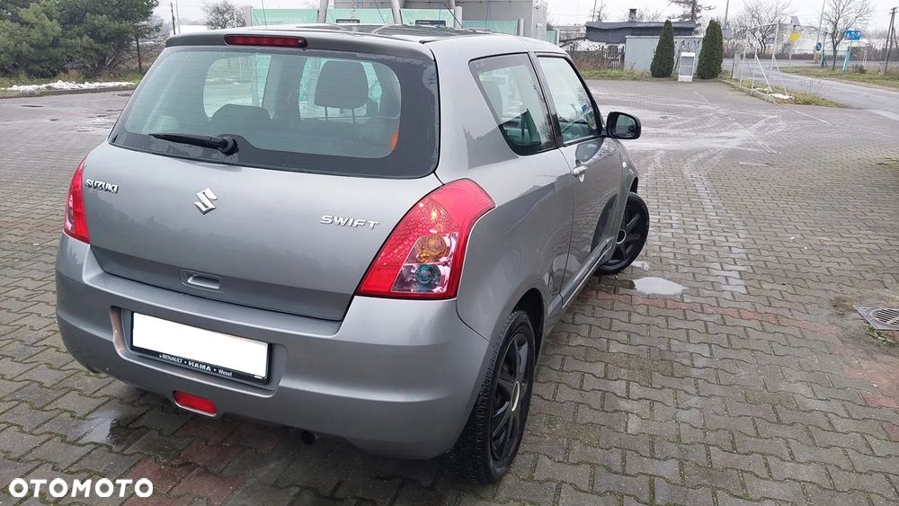 Suzuki Swift - 4