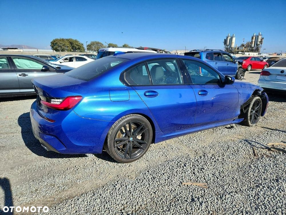 BMW Seria 3 330i M Sport - 4