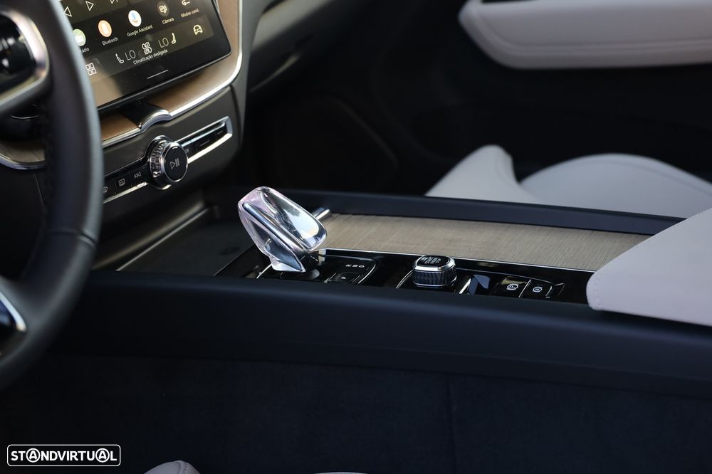 Volvo XC 60 2.0 T6 PHEV Plus Dark - 16