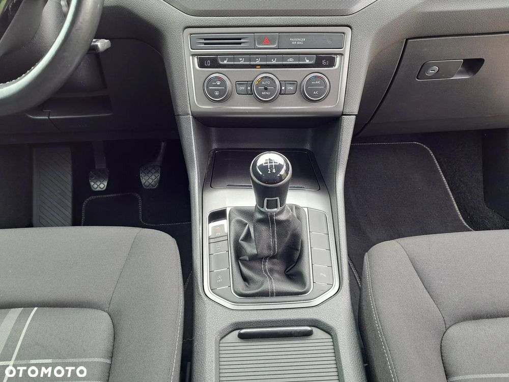 Volkswagen Golf Sportsvan - 24