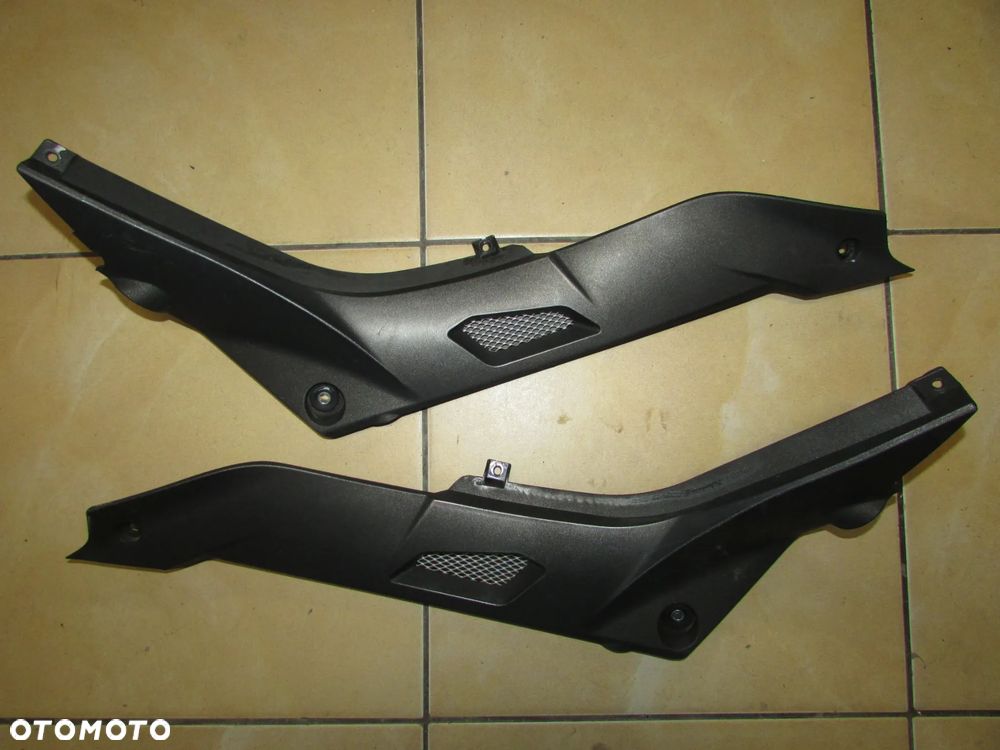Benelli BN 125 owiewki boczki - 1