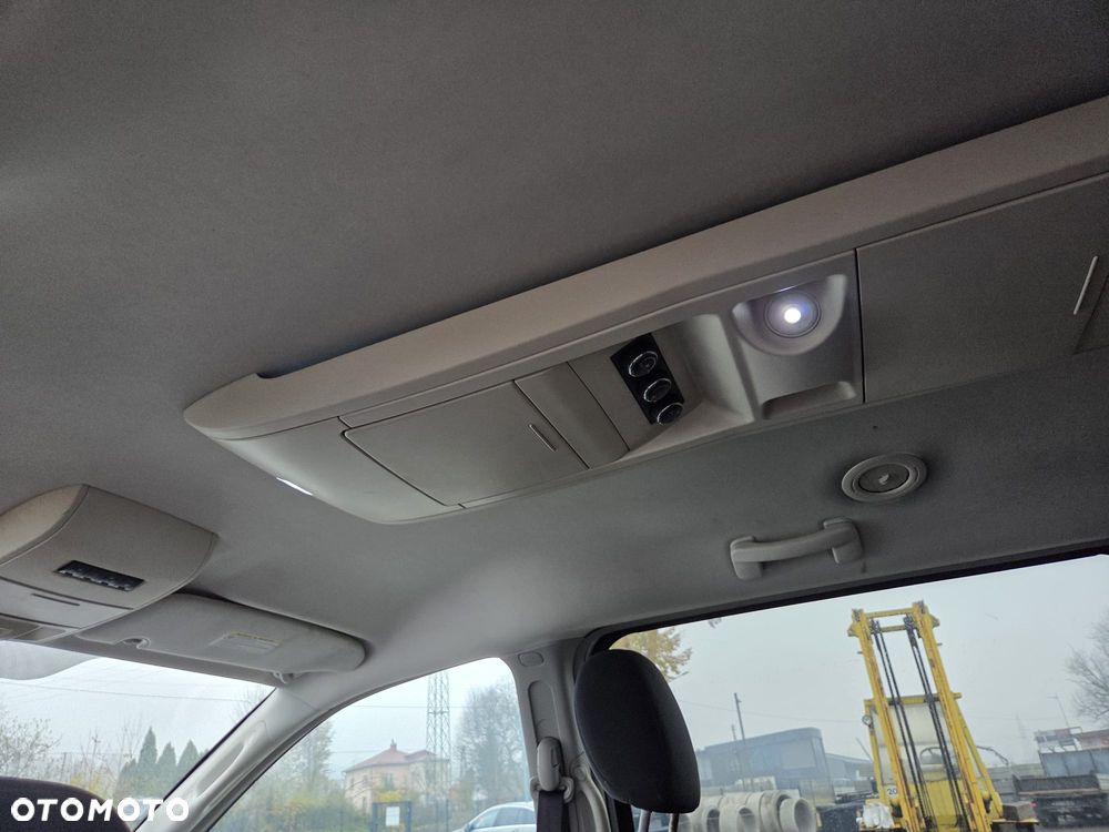Chrysler Grand Voyager - 40