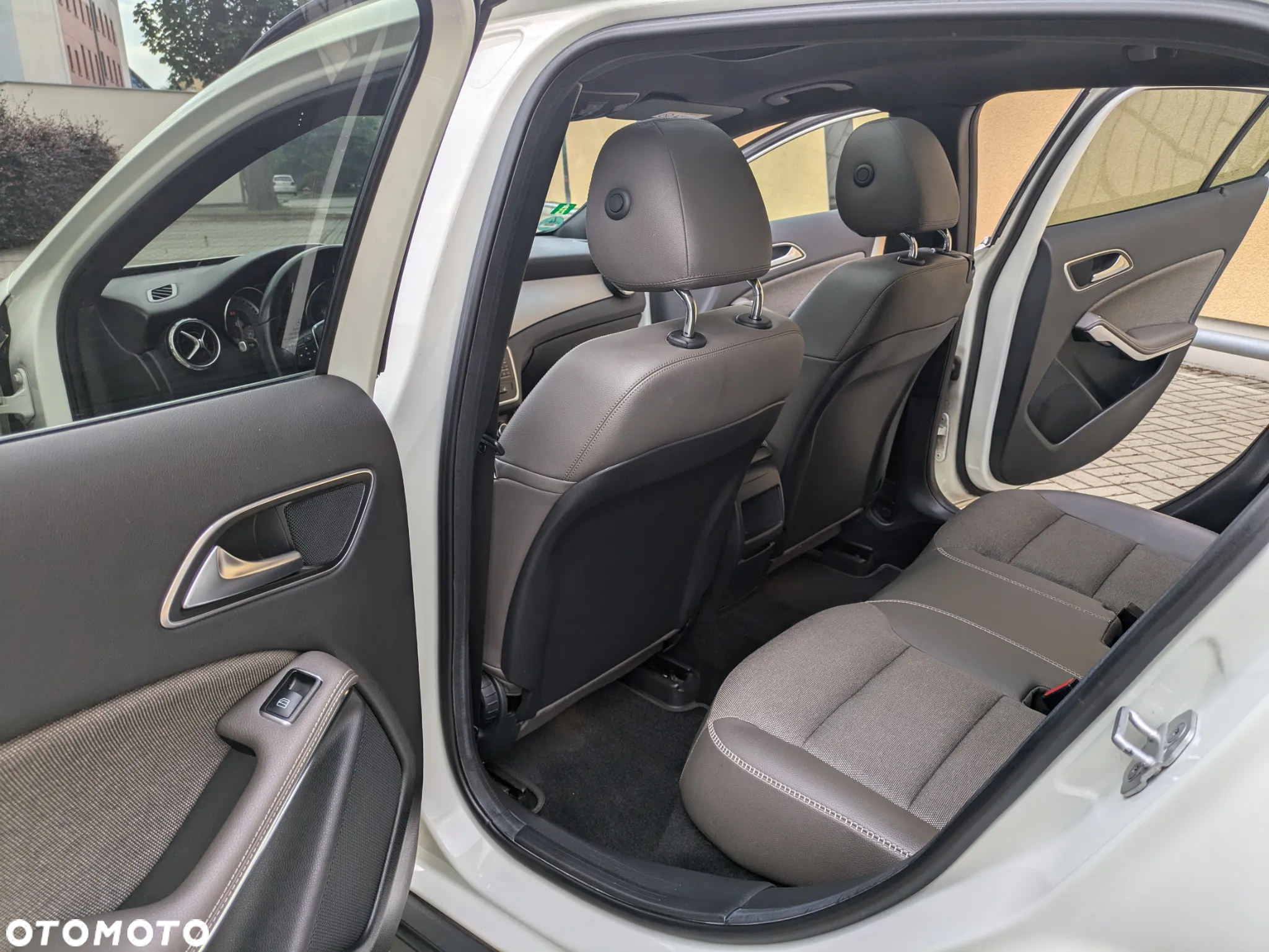 Mercedes-Benz GLA 200 UrbanStyle Edition - 22