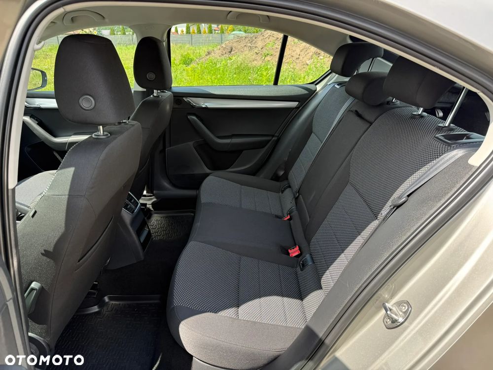 Skoda Octavia 1.6 TDI Active DSG - 14