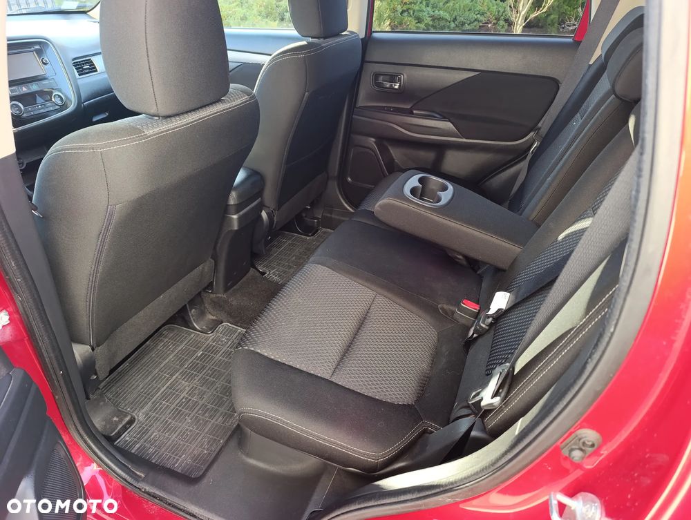 Mitsubishi Outlander 2.0 Instyle Navi CVT - 17