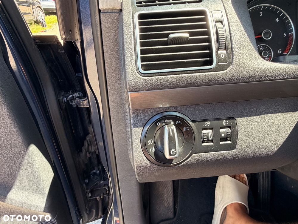 Volkswagen Touran 1.6 TDI DPF BlueMotion Technology DSG Highline - 29