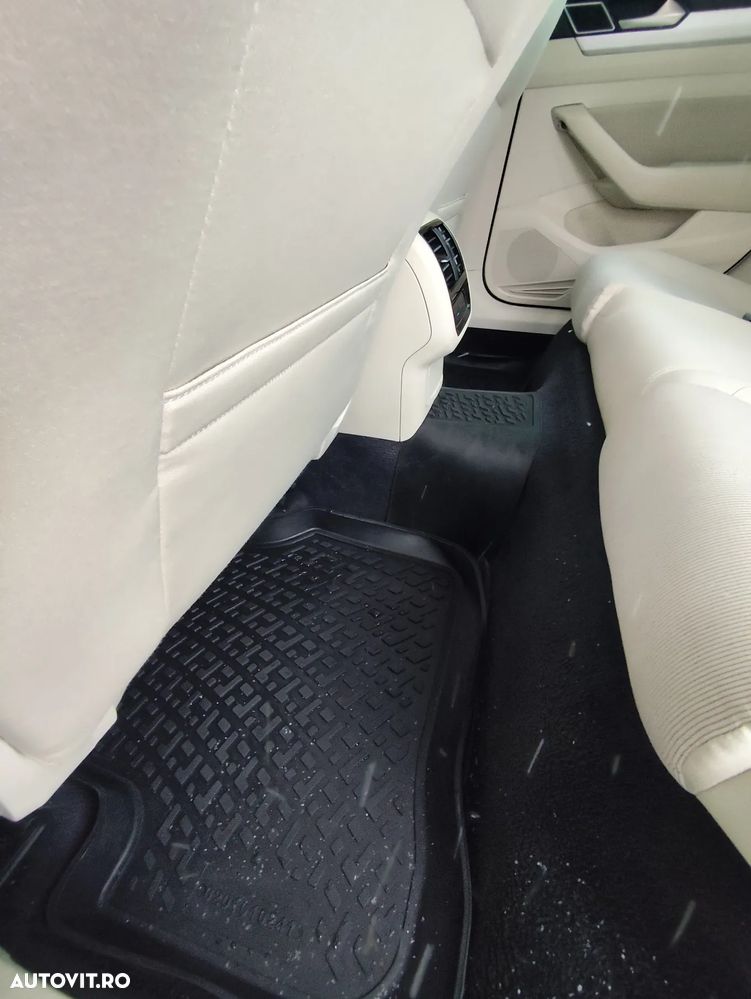 Volkswagen Passat Variant 2.0 TDI DSG Highline - 11