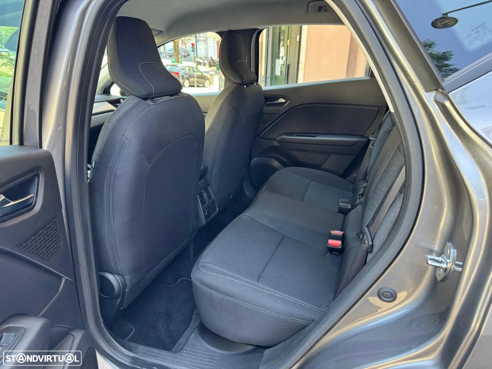 Renault Captur 1.5 dCi Exclusive EDC - 24