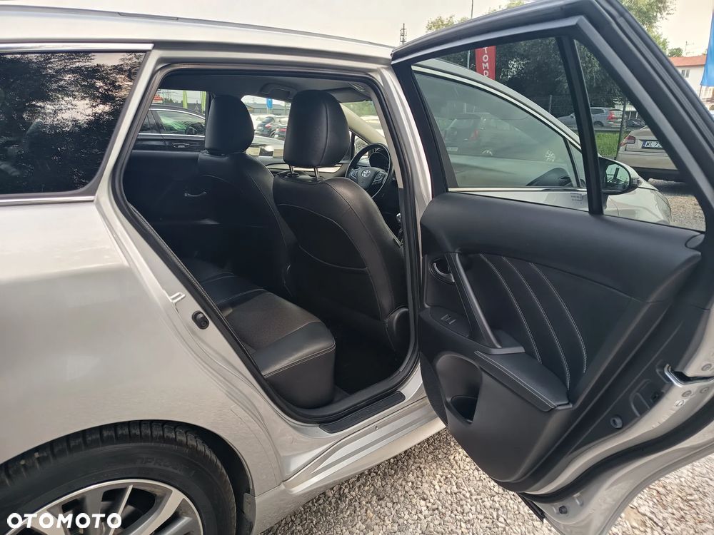 Toyota Avensis 1.8 Premium - 36