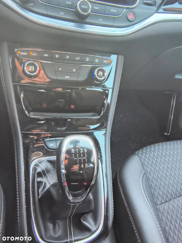 Opel Astra 1.4 T Dynamic - 23