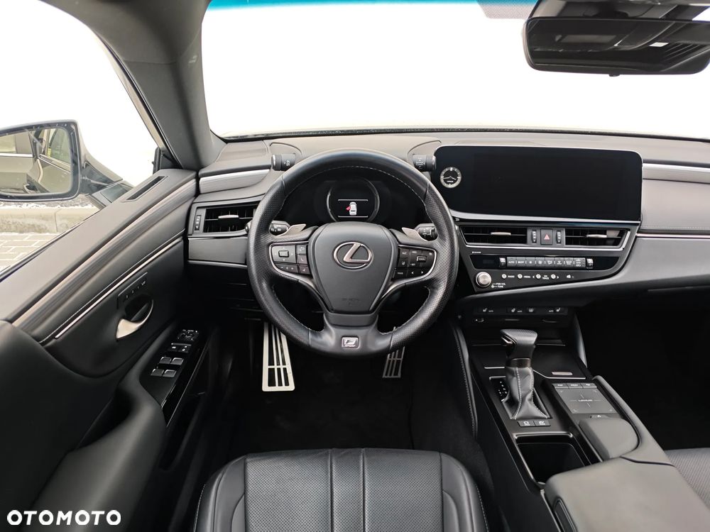 Lexus ES 300h F Sport Edition - 16