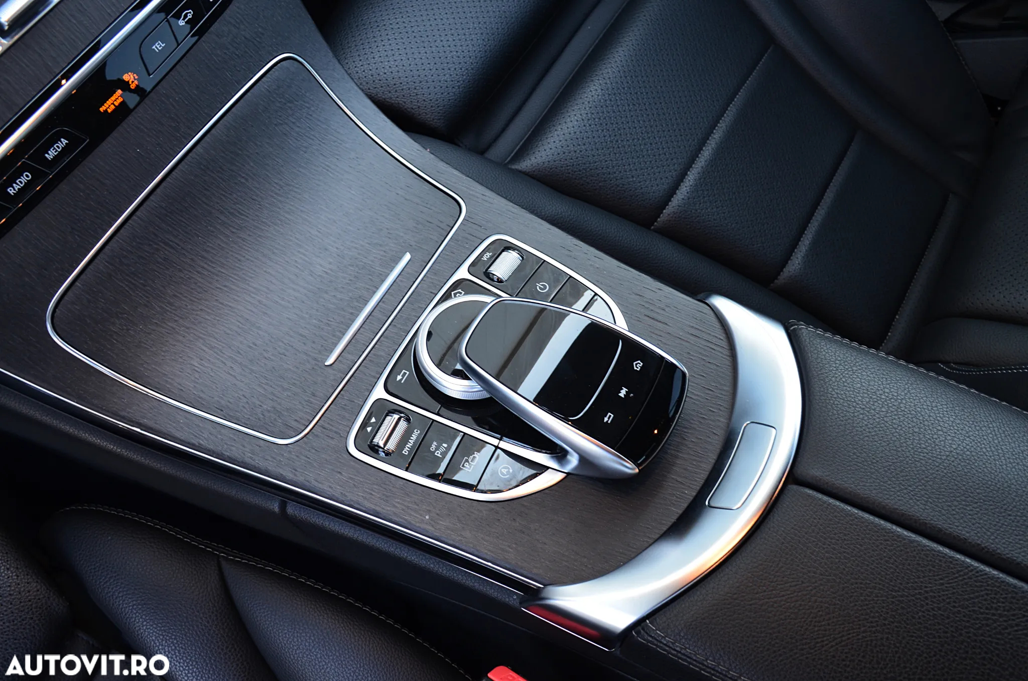 Mercedes-Benz C 200 4Matic 9G-TRONIC AMG Line - 25