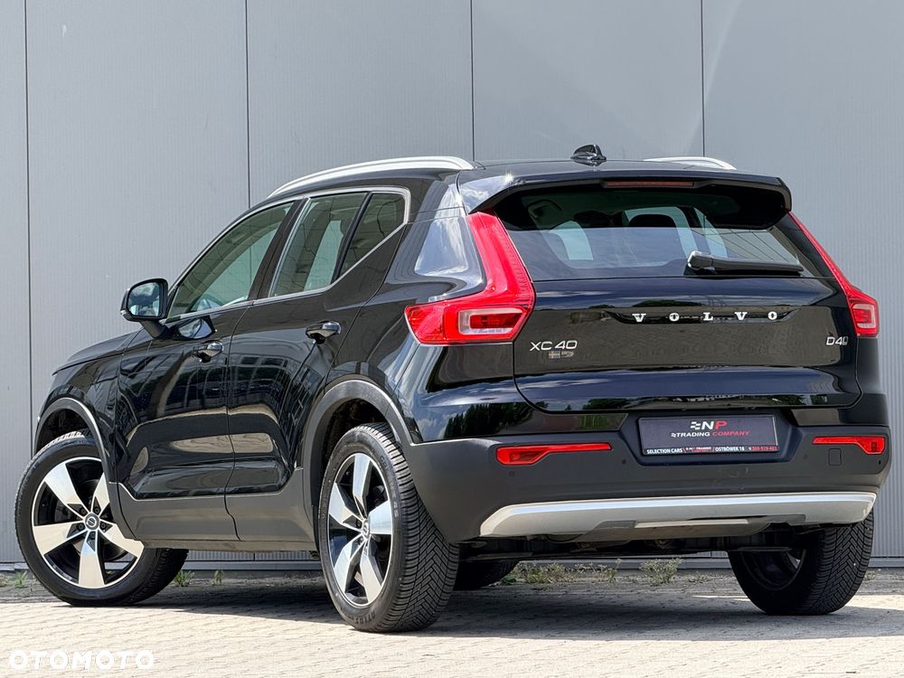 Volvo XC 40 D4 AWD Geartronic Momentum Pro - 33