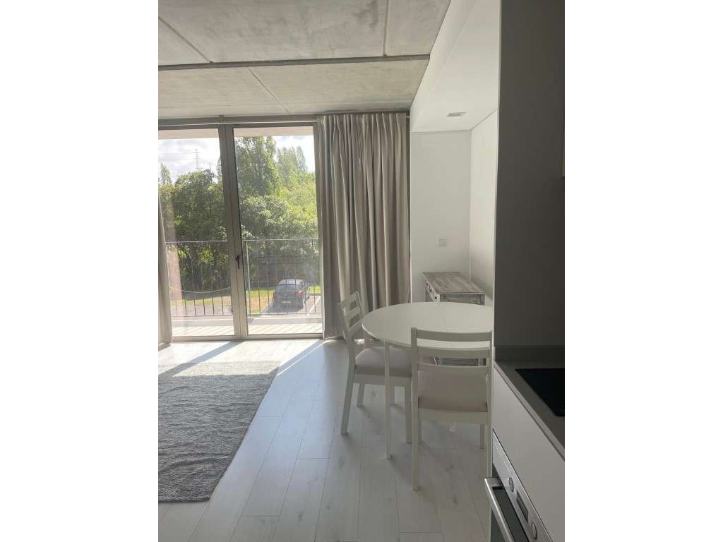 Apartamento T0 com Lugar de Estacionamento em Aveiro - Grande imagem: 2/15
