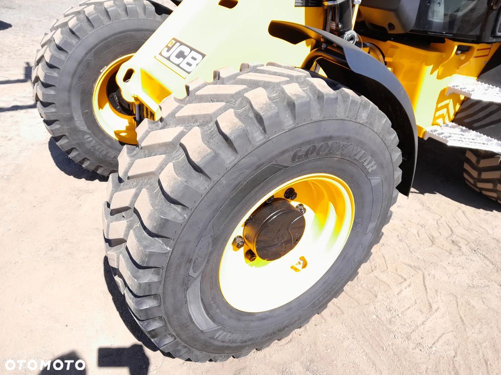 JCB 409 - 16