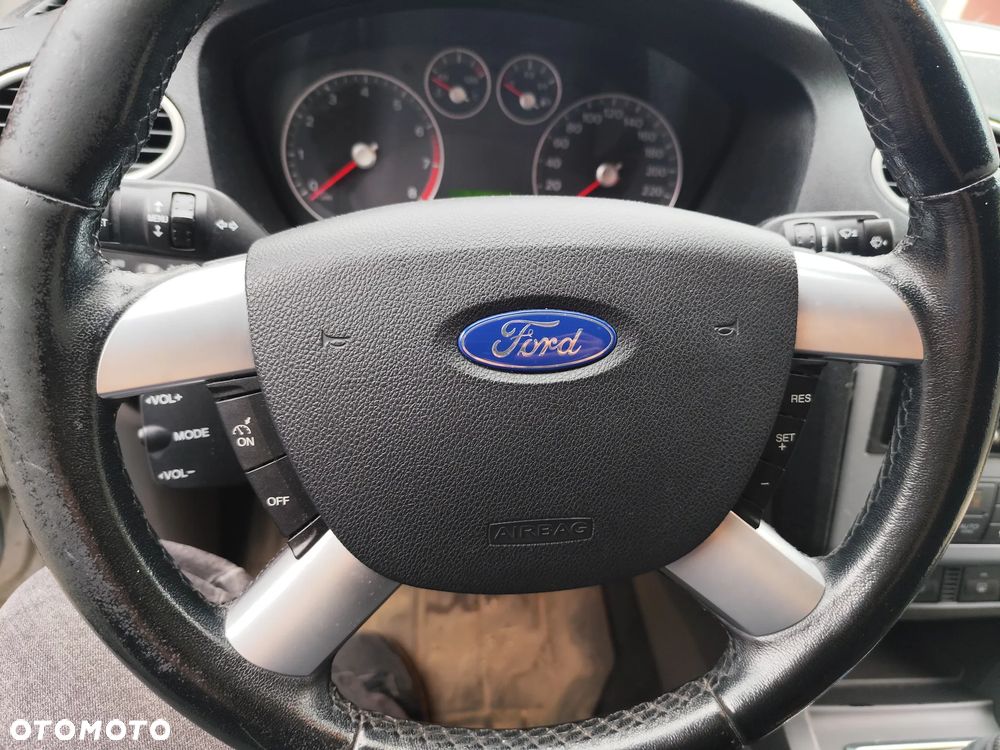 Ford Focus 1.6 Ghia - 23