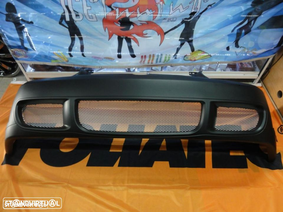 Para-choques Frontal VW Golf 4 / IV 98-03 R32 look em ABS(plástico) C/Espaço para grelha original - 2