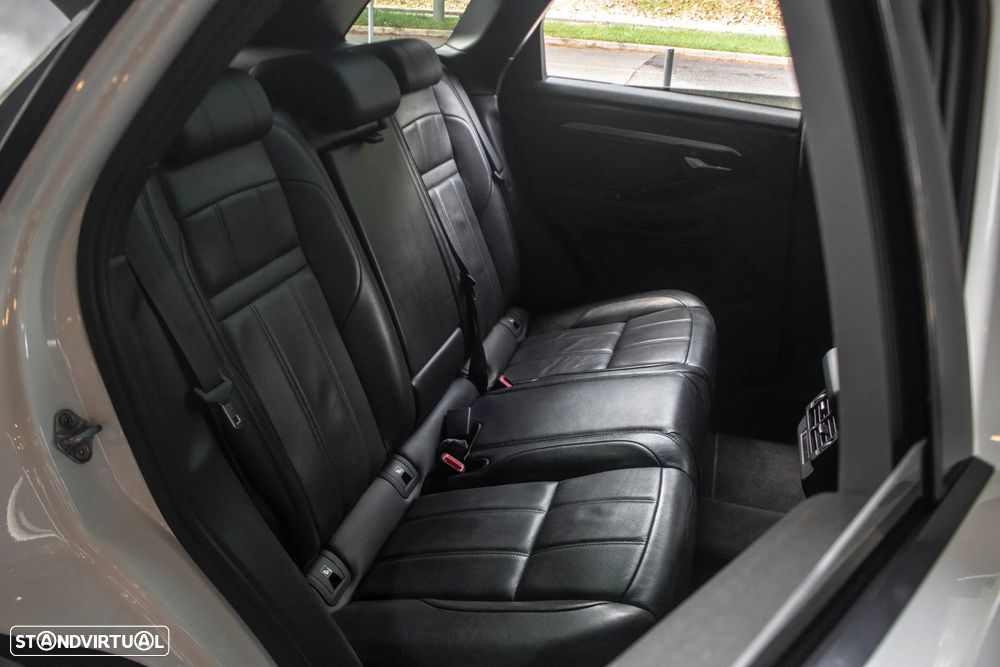 Land Rover Range Rover Evoque 2.0 D150 AWD R-Dynamic S Auto - 27