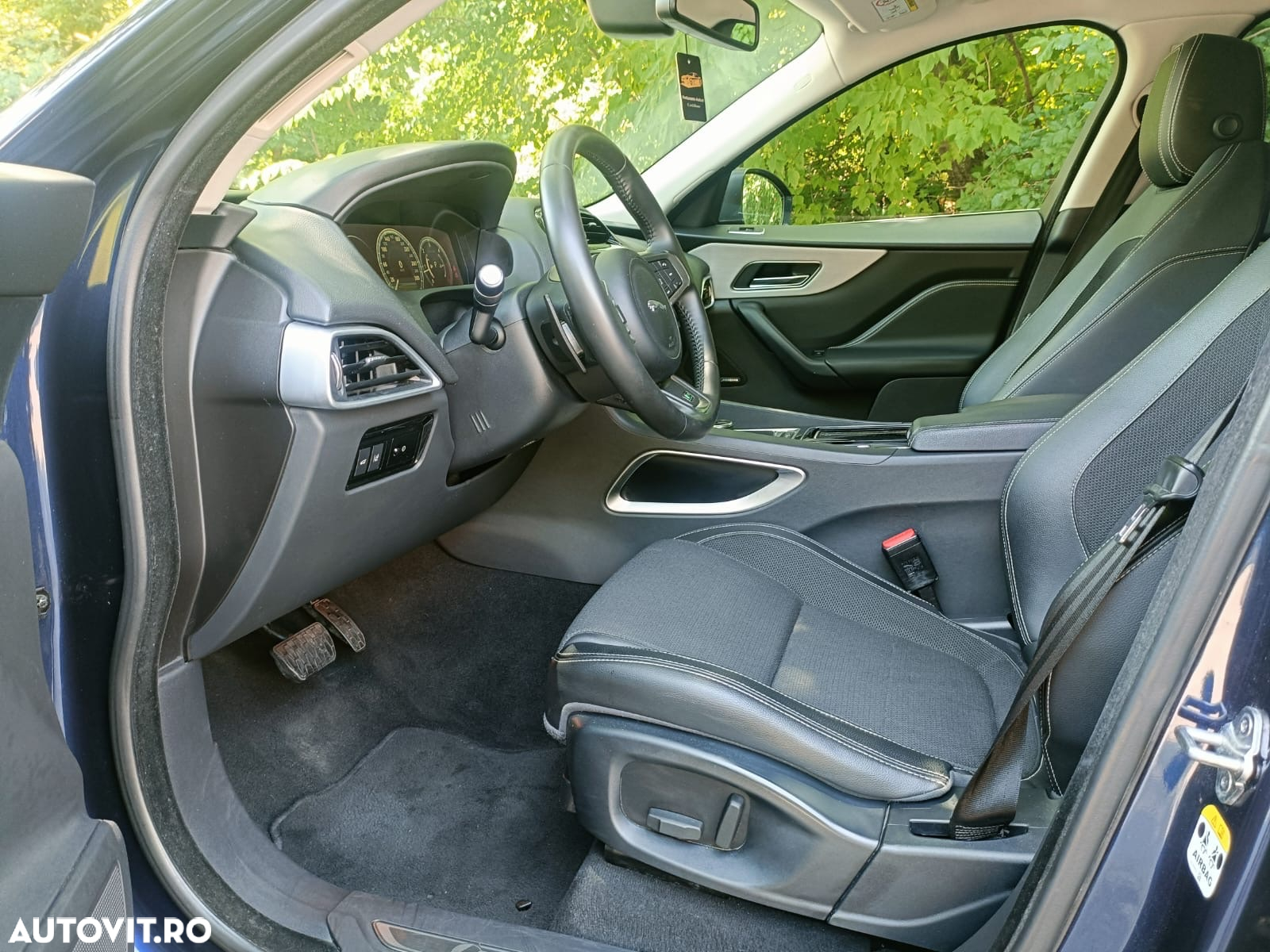 Jaguar F-Pace 20d AWD Aut. R-Sport - 13