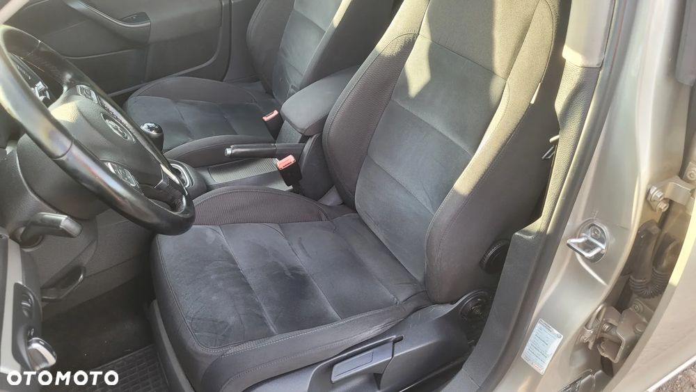 Volkswagen Golf 2.0 TDI DPF Highline - 22