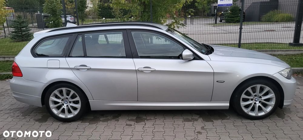 BMW Seria 3 318i - 4