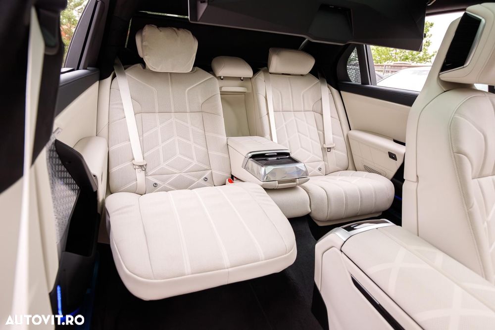 BMW Seria 7 740d xDrive MHEV - 15