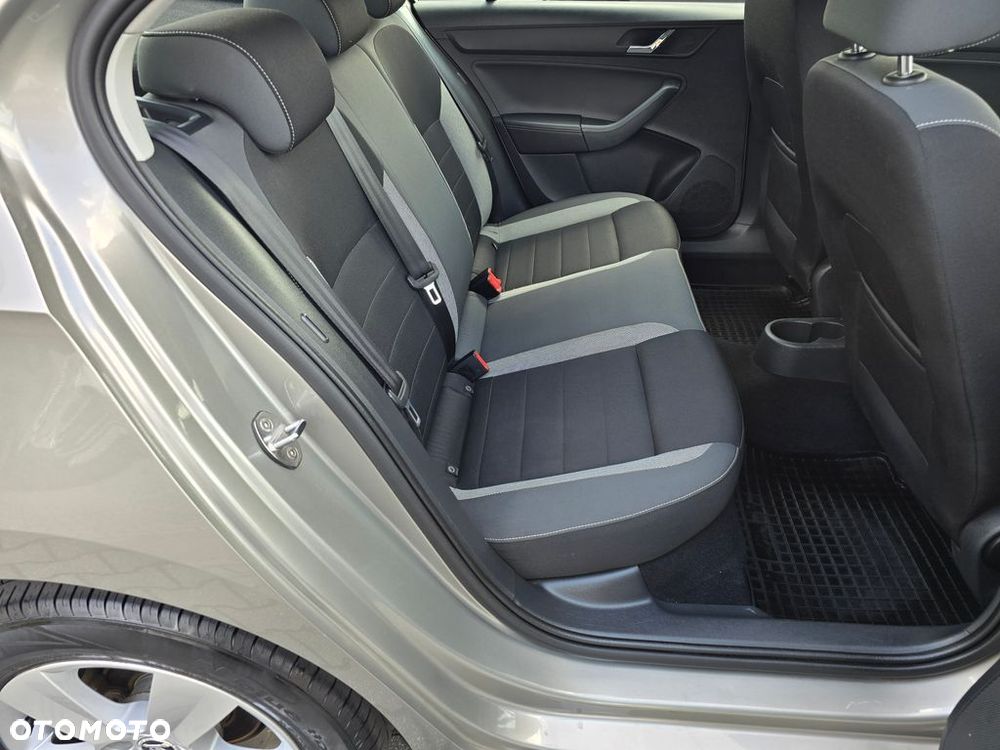 Skoda RAPID 1.2 TSI Ambition - 12