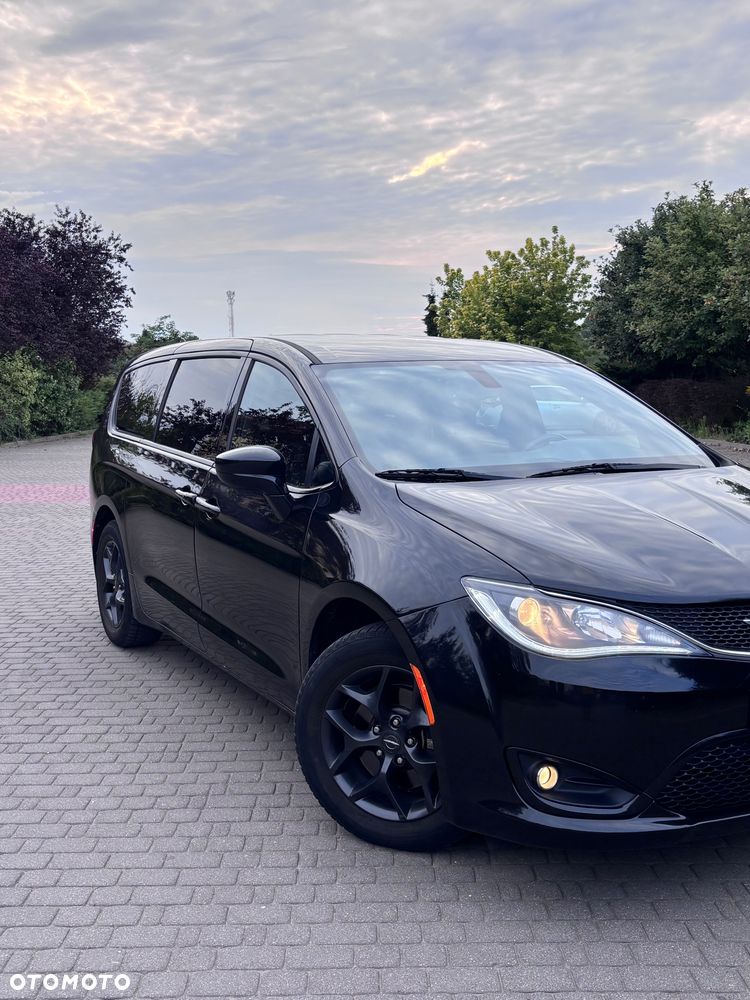 Chrysler Pacifica - 11