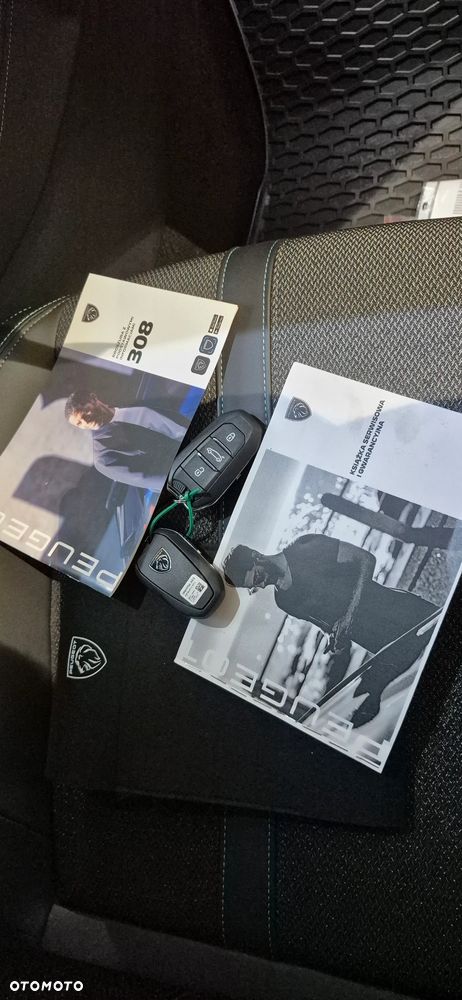 Peugeot 308 1.2 PureTech Allure Pack S&S EAT8 - 31