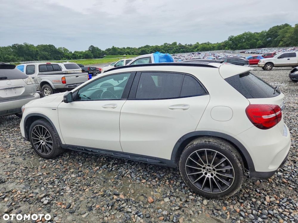 Mercedes-Benz GLA 250 7G-DCT - 2