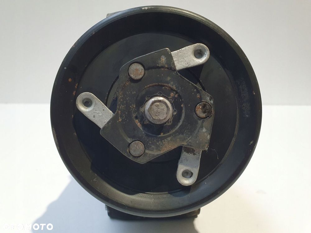 SPRĘŻARKA KLIMATYZACJI Skoda Octavia III 1.6 TDI _ 5Q0820803D - 5