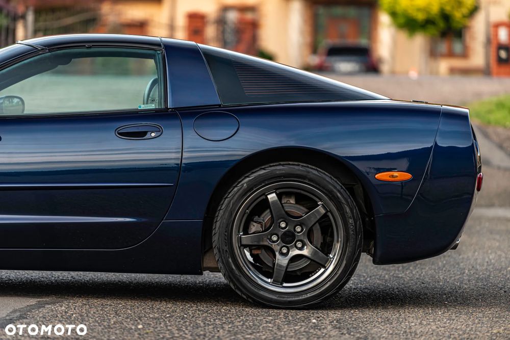 Chevrolet Corvette - 17