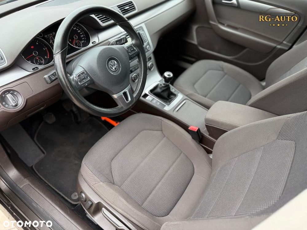 Volkswagen Passat - 20