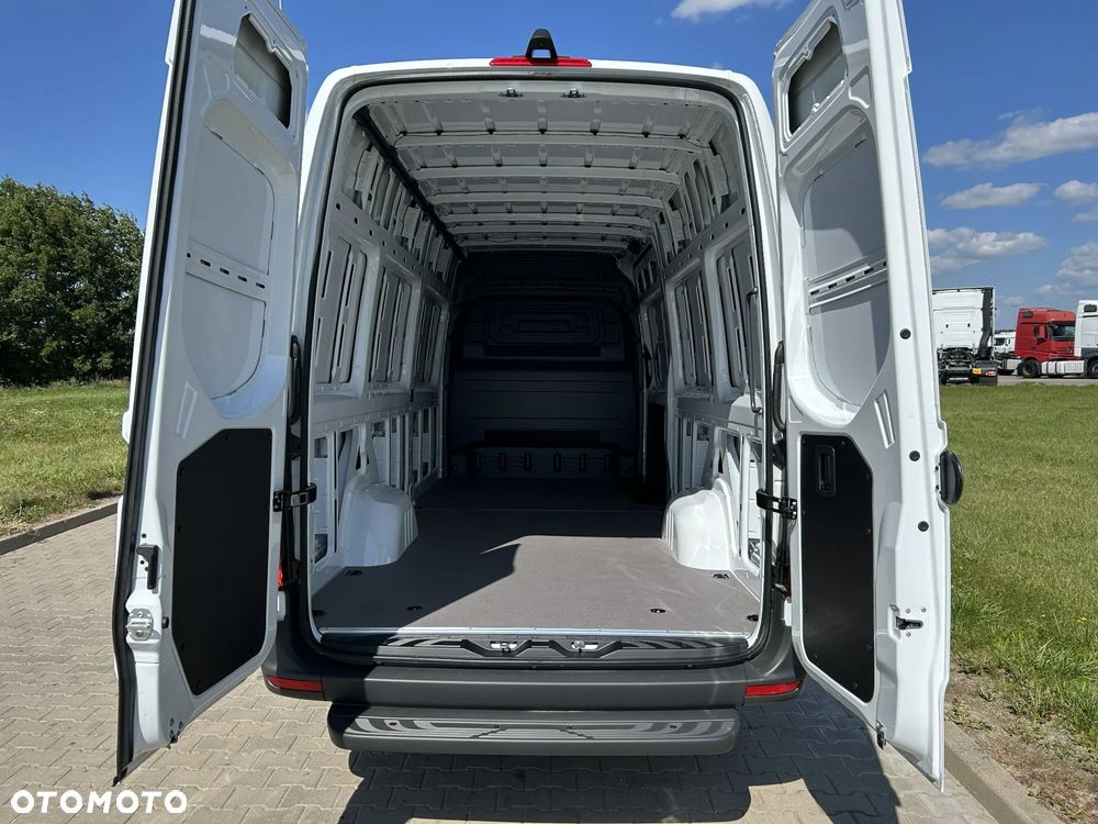 Mercedes-Benz Sprinter - 10