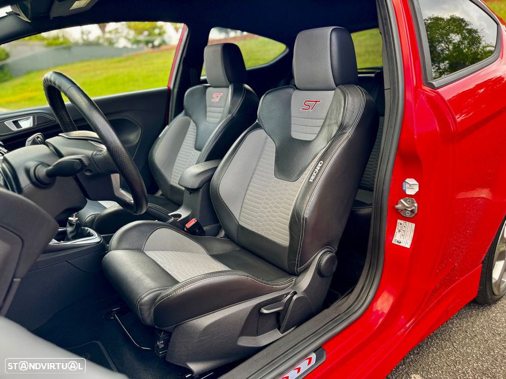 Ford Fiesta 1.6 EcoBoost c/ Pack Pele Desportiva ST - 14