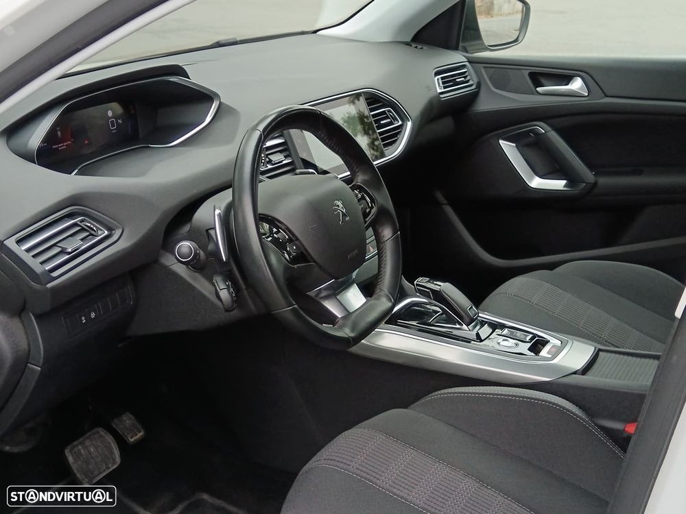 Peugeot 308 1.2 PureTech Allure EAT8 - 20