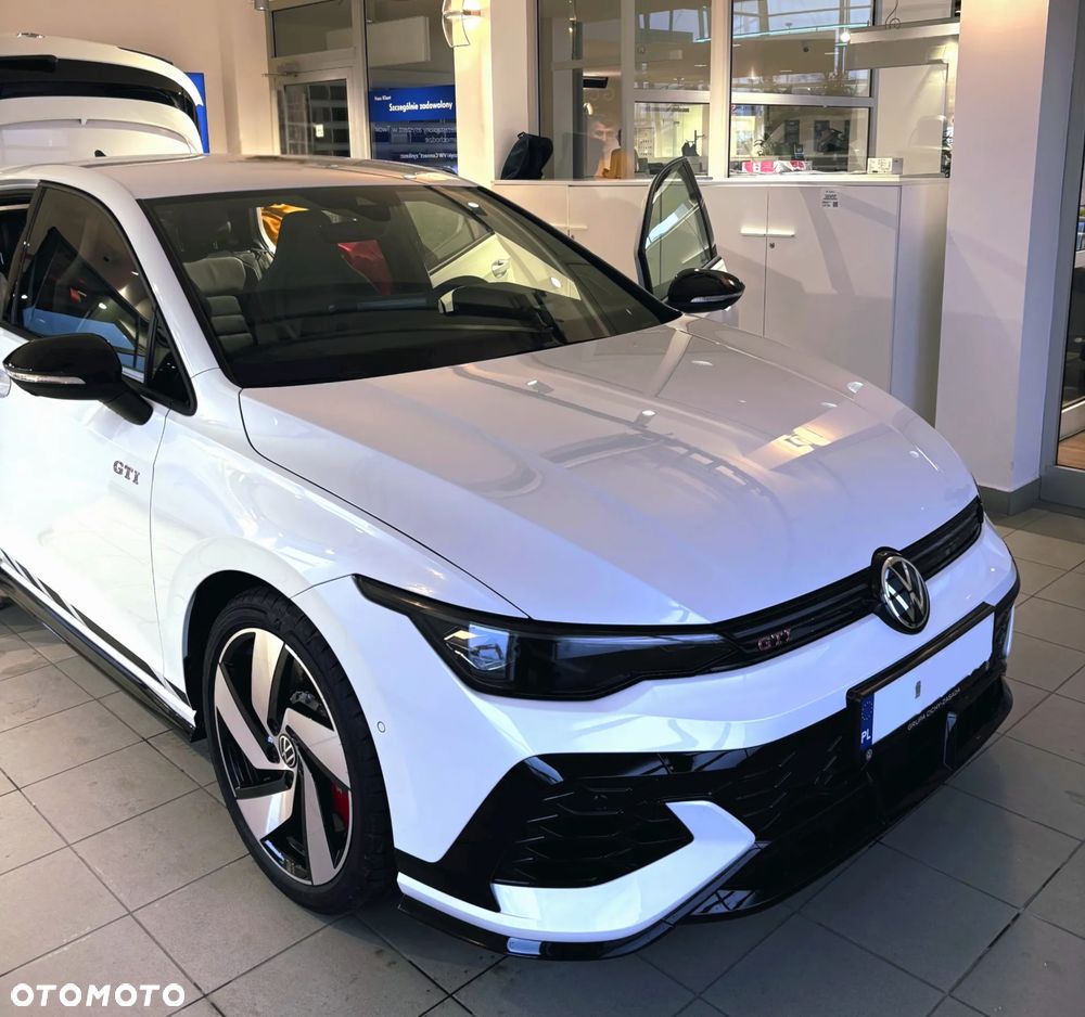 Volkswagen Golf - 8