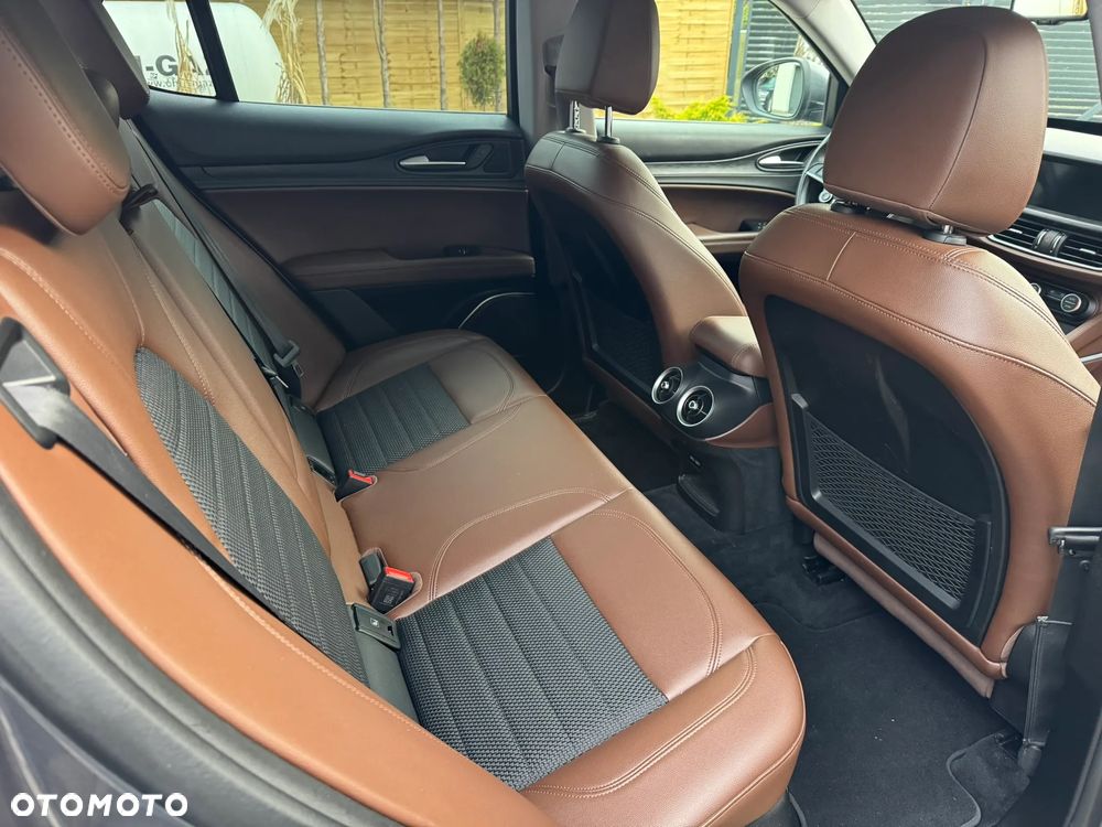 Alfa Romeo Stelvio 2.2 16V AT8 Business - 24
