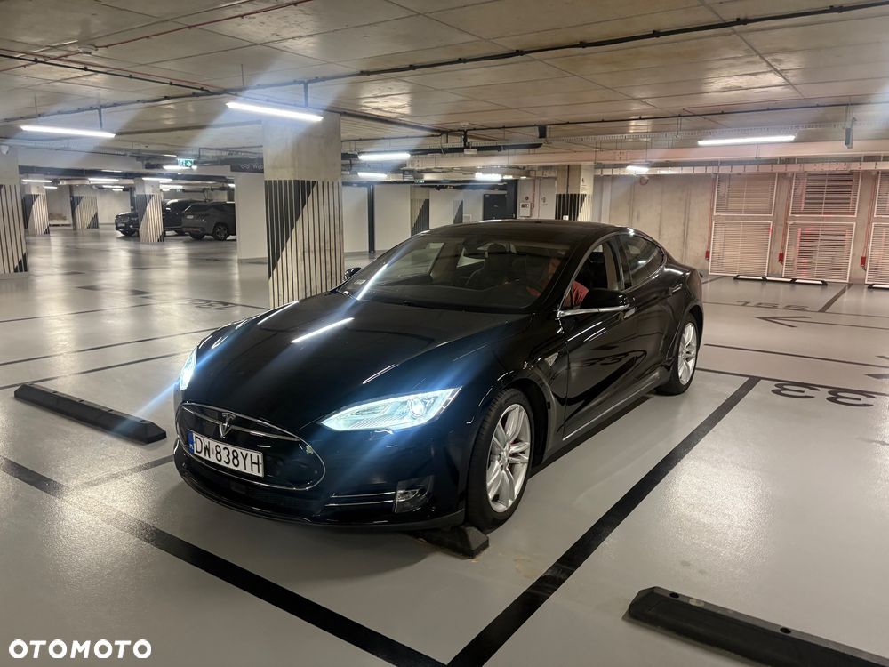 Tesla Model S - 1