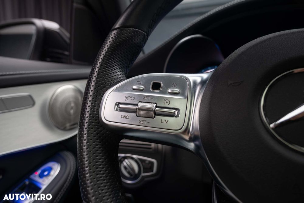 Mercedes-Benz GLC Coupe 300 4MATIC MHEV - 35