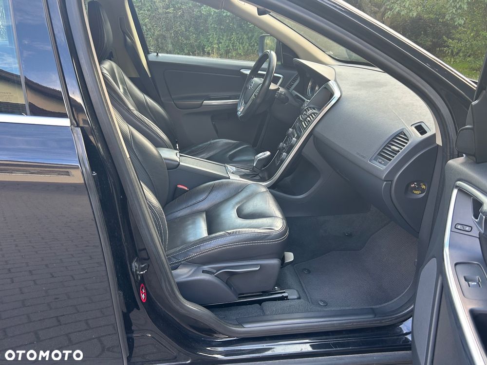 Volvo XC 60 2.4D AWD RDesign - 9