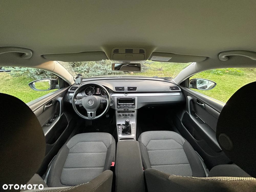 Volkswagen Passat - 11