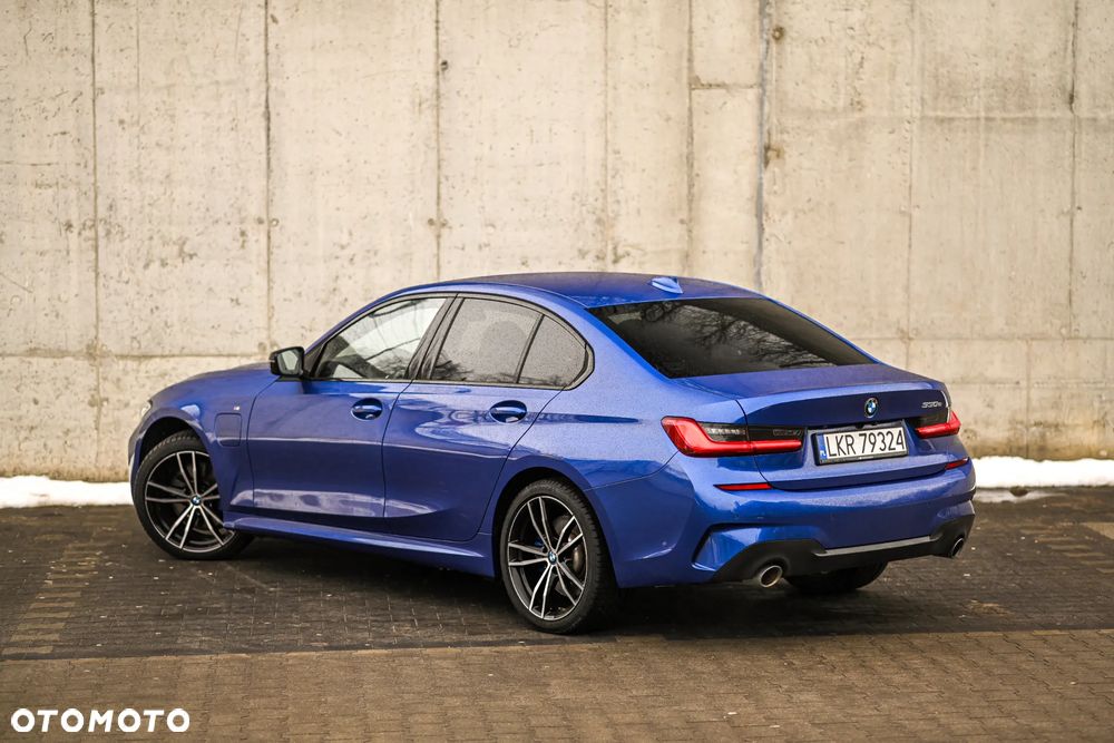 BMW Seria 3 330e M Sport - 13