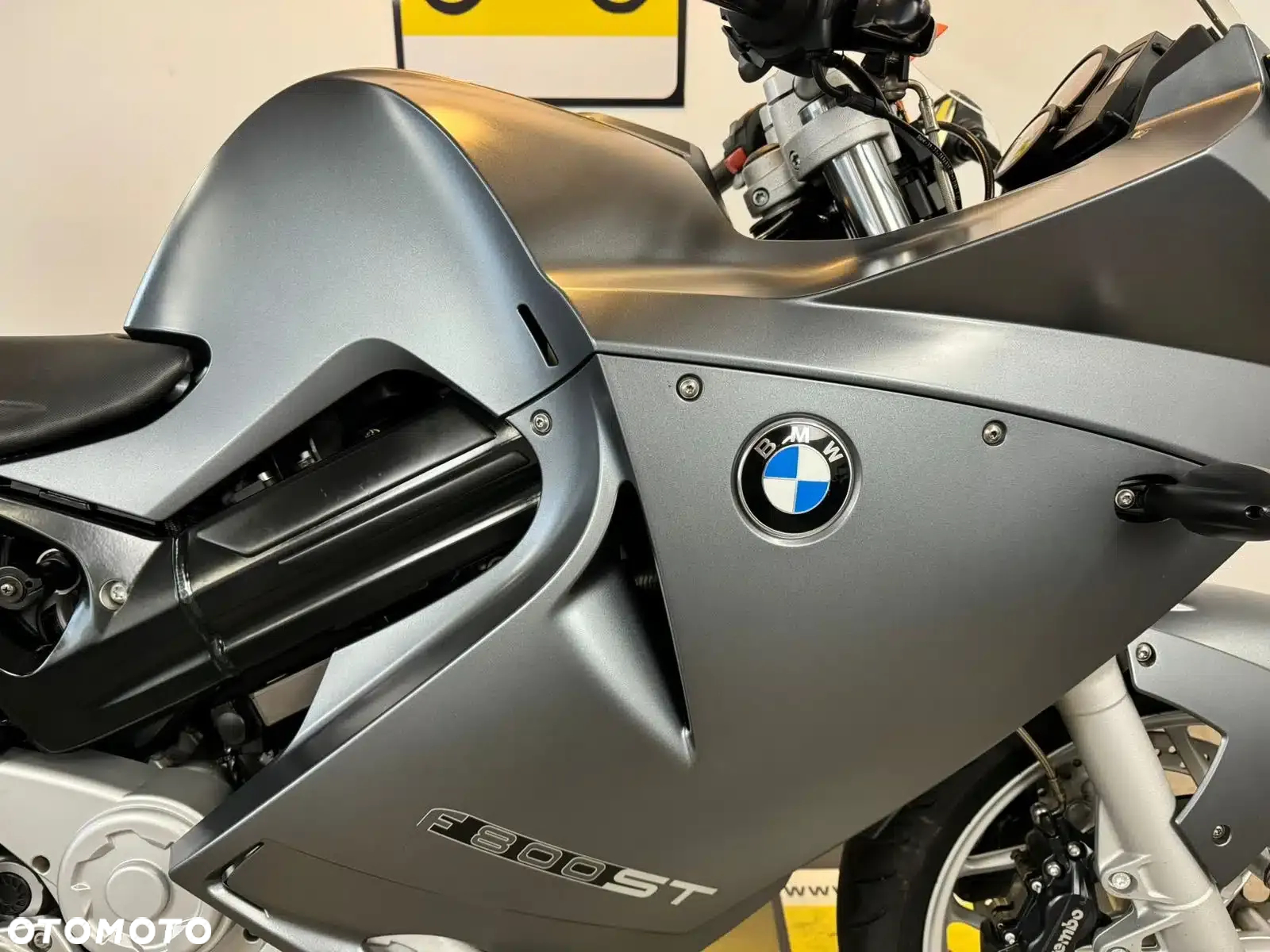 BMW F - 15