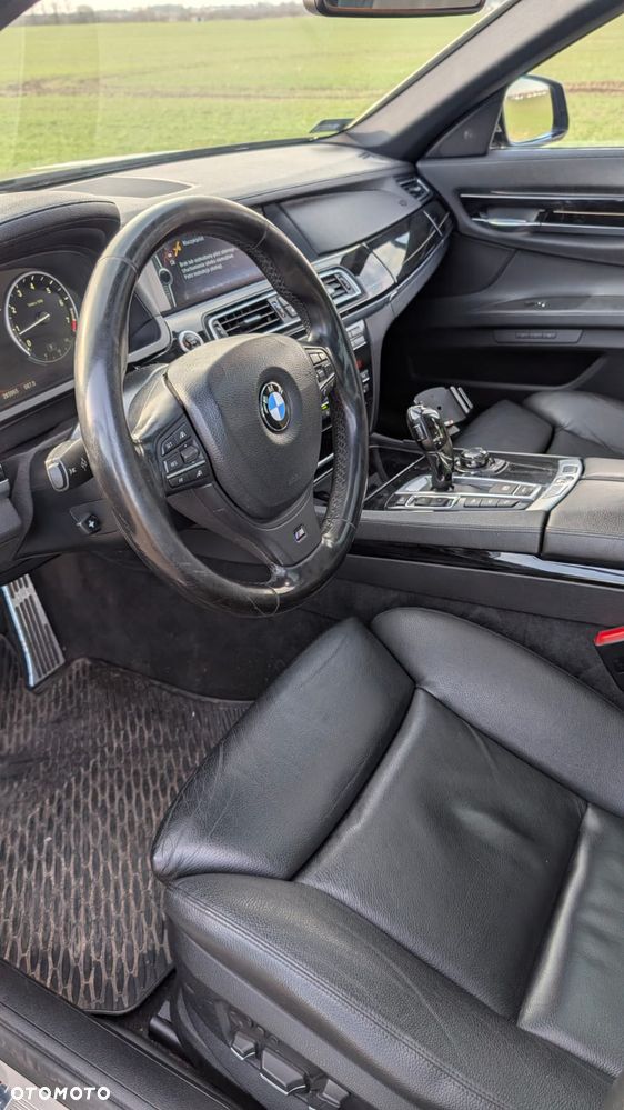 BMW Seria 7 750i xDrive - 12