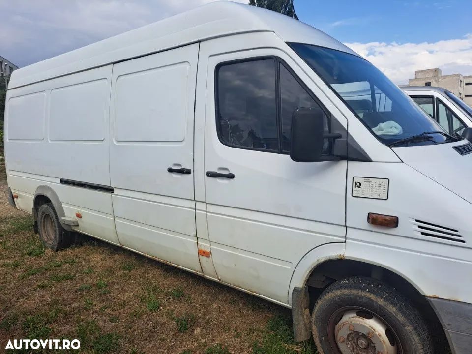 Mercedes-Benz Sprinter - 2