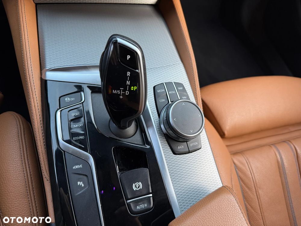 BMW Seria 5 530e iPerformance GPF Luxury Line sport - 28