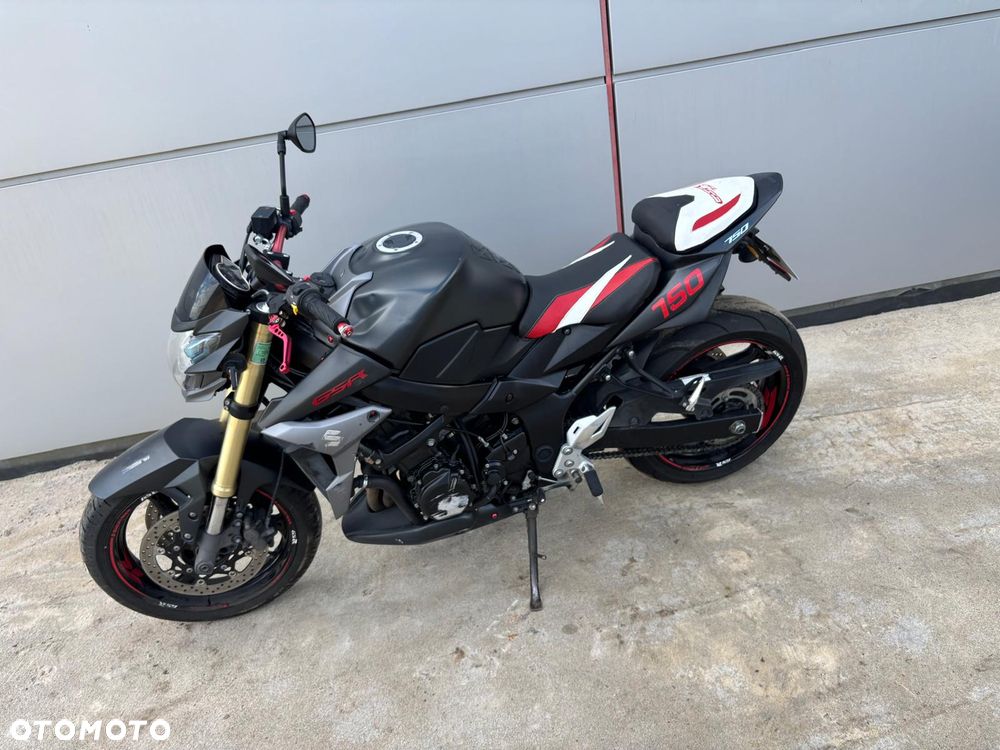 Suzuki GSR - 5